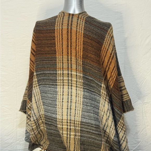 GANZ Black and Tan Plaid Women's Poncho - Picture 3 of 6